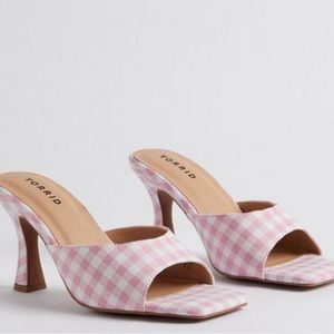 Brand new pink sandals